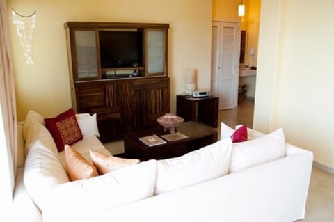 Suite, Lagoon View | In-room safe, iron/ironing board, bed sheets, alarm clocks