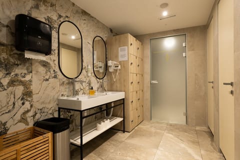 Couples treatment rooms, body treatments, aromatherapy