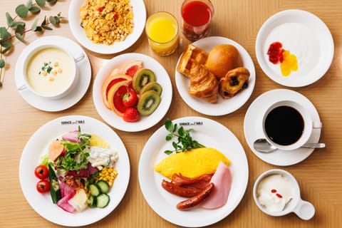 Daily buffet breakfast (JPY 2800 per person)