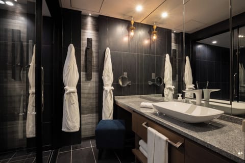 Suite | Bathroom | Separate tub and shower, rainfall showerhead, free toiletries