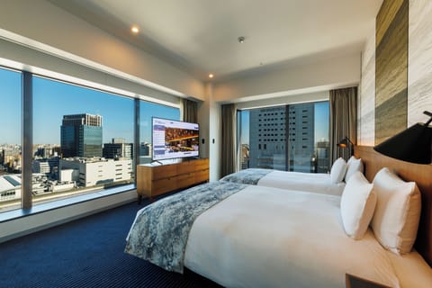 Suite | Down comforters, free minibar, in-room safe, blackout drapes