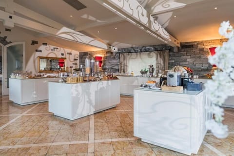 Daily buffet breakfast (CHF 38 per person)