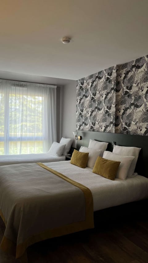 Deluxe Room | Premium bedding, in-room safe, individually decorated, laptop workspace