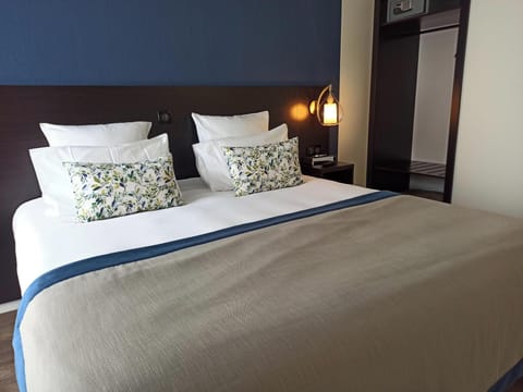 Double Room | Premium bedding, in-room safe, individually decorated, laptop workspace