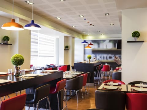 Breakfast, lunch, dinner served; international cuisine 