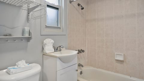 Deluxe Studio | Bathroom | Shower, hair dryer, towels