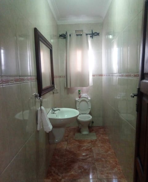 Family Apartment | Bathroom | Separate tub and shower, rainfall showerhead, free toiletries, towels