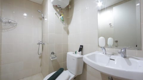 Room | Bathroom | Shower, towels
