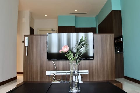 Family Apartment, 2 Bedrooms (Superior) | Living area | 43-inch Smart TV with digital channels, TV, Netflix