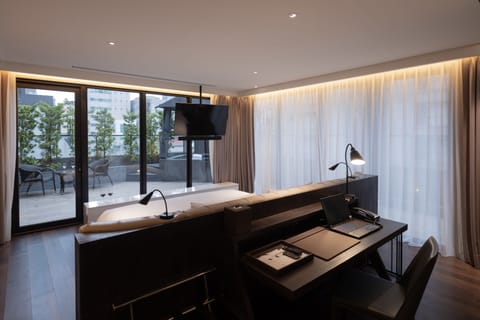 Sky Villa | Premium bedding, down comforters, pillowtop beds, free minibar