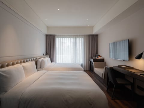 The Studio, 2 Queen Beds | Premium bedding, down comforters, pillowtop beds, free minibar