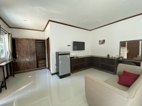 Family Room, 1 Bedroom, Pool View | Premium bedding, in-room safe, individually decorated