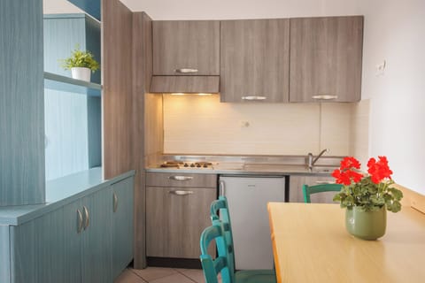 Basic Double Room | Private kitchen