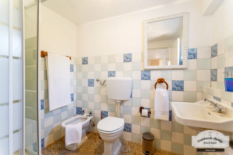 Grand House, 3 Bedrooms | Bathroom | Towels