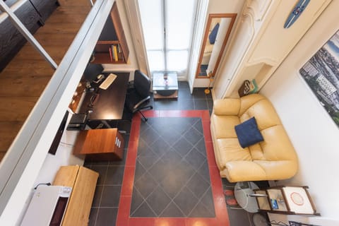 Duplex | Living area | Flat-screen TV