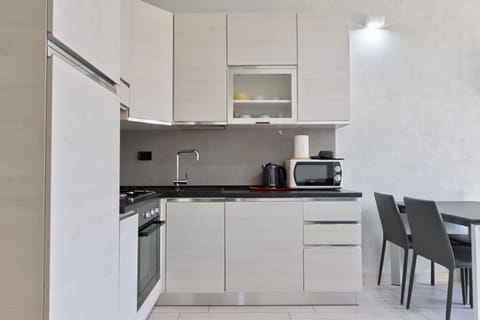 Apartment, 1 Bedroom | Private kitchenette | Full-size fridge, microwave, oven, stovetop