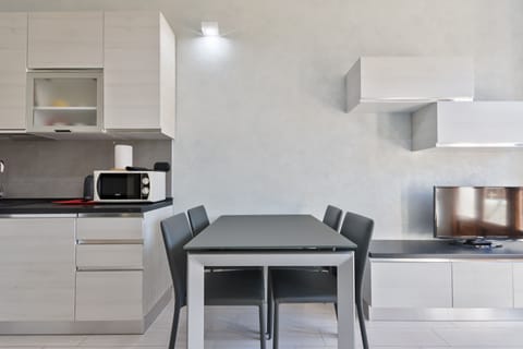 Apartment, 1 Bedroom | In-room dining