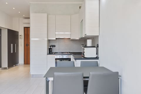 Apartment, 1 Bedroom | Private kitchenette | Full-size fridge, microwave, oven, stovetop