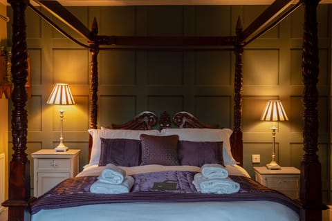 Superior Double Room, Ensuite (Four Poster Bed)