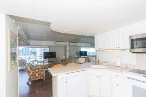 Condo, 1 Bedroom | Private kitchen | Fridge, oven, coffee/tea maker, toaster