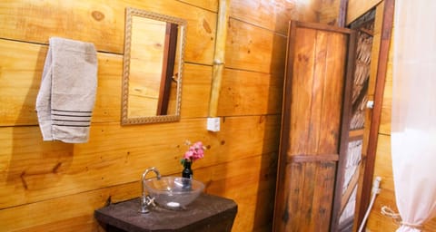 Design Cabin, Private Bathroom | Bathroom | Shower, towels