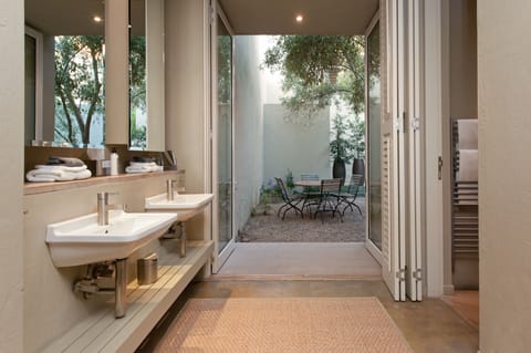 Fynbos Executive Suite | Bathroom | Separate tub and shower, deep soaking tub, rainfall showerhead