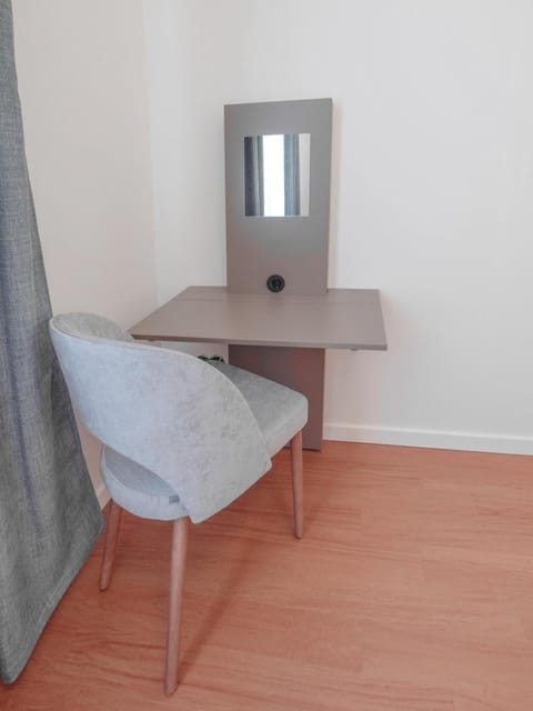 Desk, blackout drapes, free WiFi, bed sheets