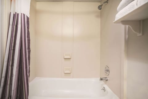 Suite, 1 King Bed, Non Smoking | Bathroom | Free toiletries, hair dryer, towels