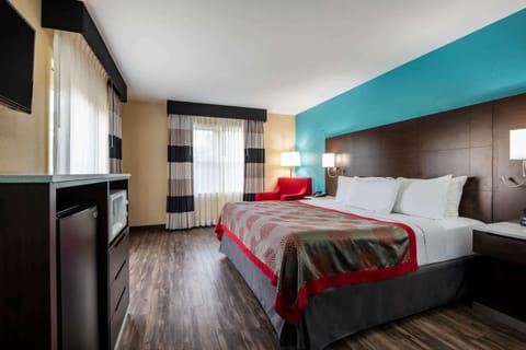 Standard Room, 1 King Bed | Premium bedding, individually decorated, individually furnished, desk