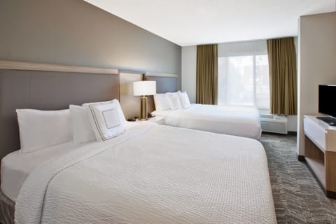 Suite, Multiple Beds | Premium bedding, desk, iron/ironing board, free cribs/infant beds