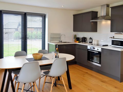 Kitchen and dining area | The Perch - Highfield, Nancherrow, near Penzance