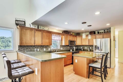 Breakfast bars seat 6.