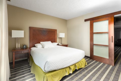 Suite, 1 Queen Bed | 1 bedroom, hypo-allergenic bedding, in-room safe, individually decorated