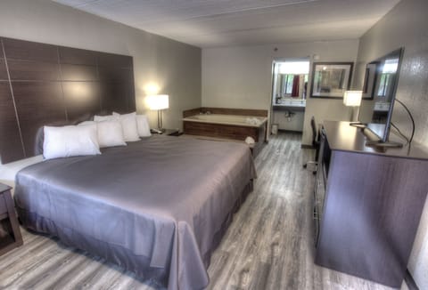 Luxury Single Room | Pillowtop beds, desk, laptop workspace, free WiFi