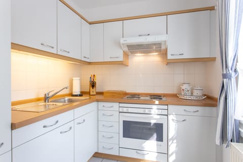 Apartment (8) | Private kitchen | Full-size fridge, oven, stovetop, coffee/tea maker