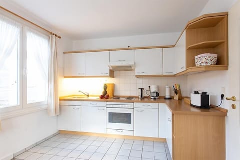 Apartment (5) | Private kitchen | Full-size fridge, oven, stovetop, coffee/tea maker