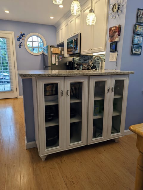 A large peninsula with plenty of storage was added in 2022.