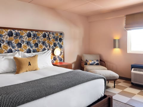 Premium bedding, minibar, in-room safe, free WiFi