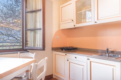 Apartment, 1 Bedroom (per 3 persone) | Private kitchen | Fridge