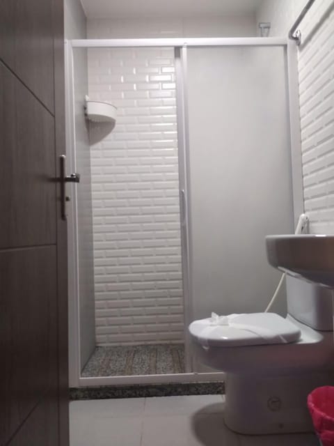 Comfort Double Room | Bathroom | Shower, bidet, towels