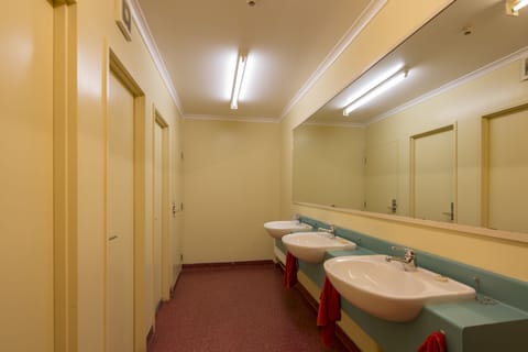 Shared Dormitory, Mixed Dorm, Shared Bathroom | Bathroom | Towels