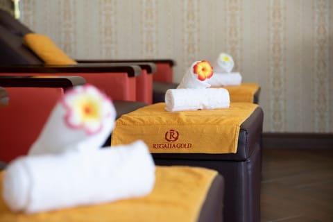 Spa tub, steam room, body treatments, hot stone massages, Thai massages