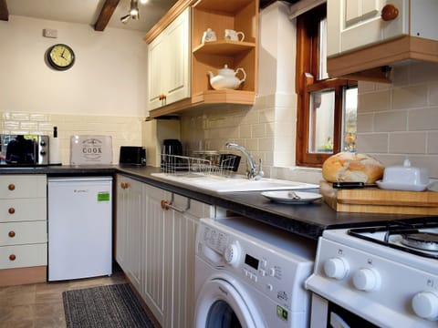 Well equipped kitchen area | Mallard’s Nest, Skipton