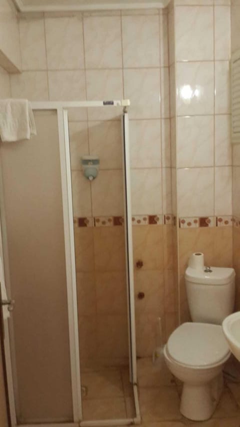 Standard Single Room | Bathroom | Shower, hair dryer, slippers, towels