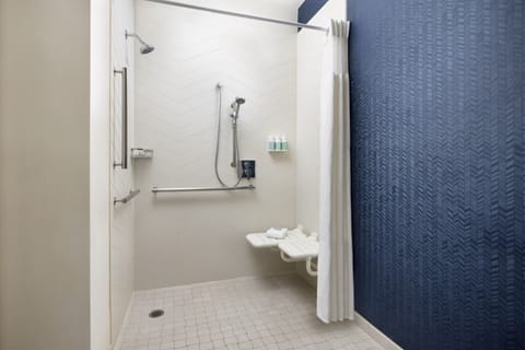 Room, 1 King Bed | Bathroom | Combined shower/tub, free toiletries, hair dryer, towels