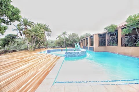 2 outdoor pools