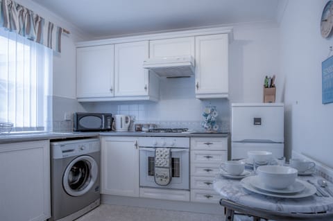 Fully fitted kitchen