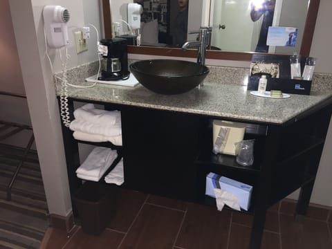 Bathroom sink