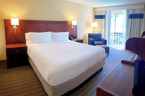 Premium bedding, pillowtop beds, in-room safe, individually decorated