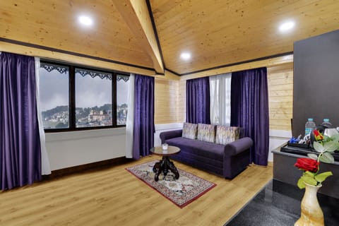 Family Quadruple Room | Living area | LED TV